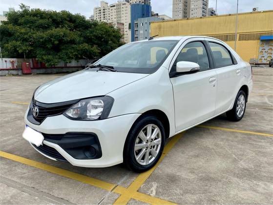 TOYOTA ETIOS 1.5 X PLUS SEDAN 16V FLEX 4P AUTOMÁTICO